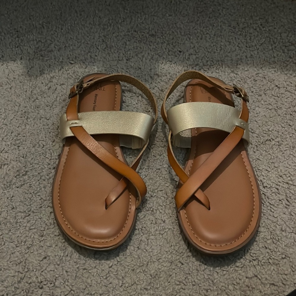 They are made out of pleather. Size 8.